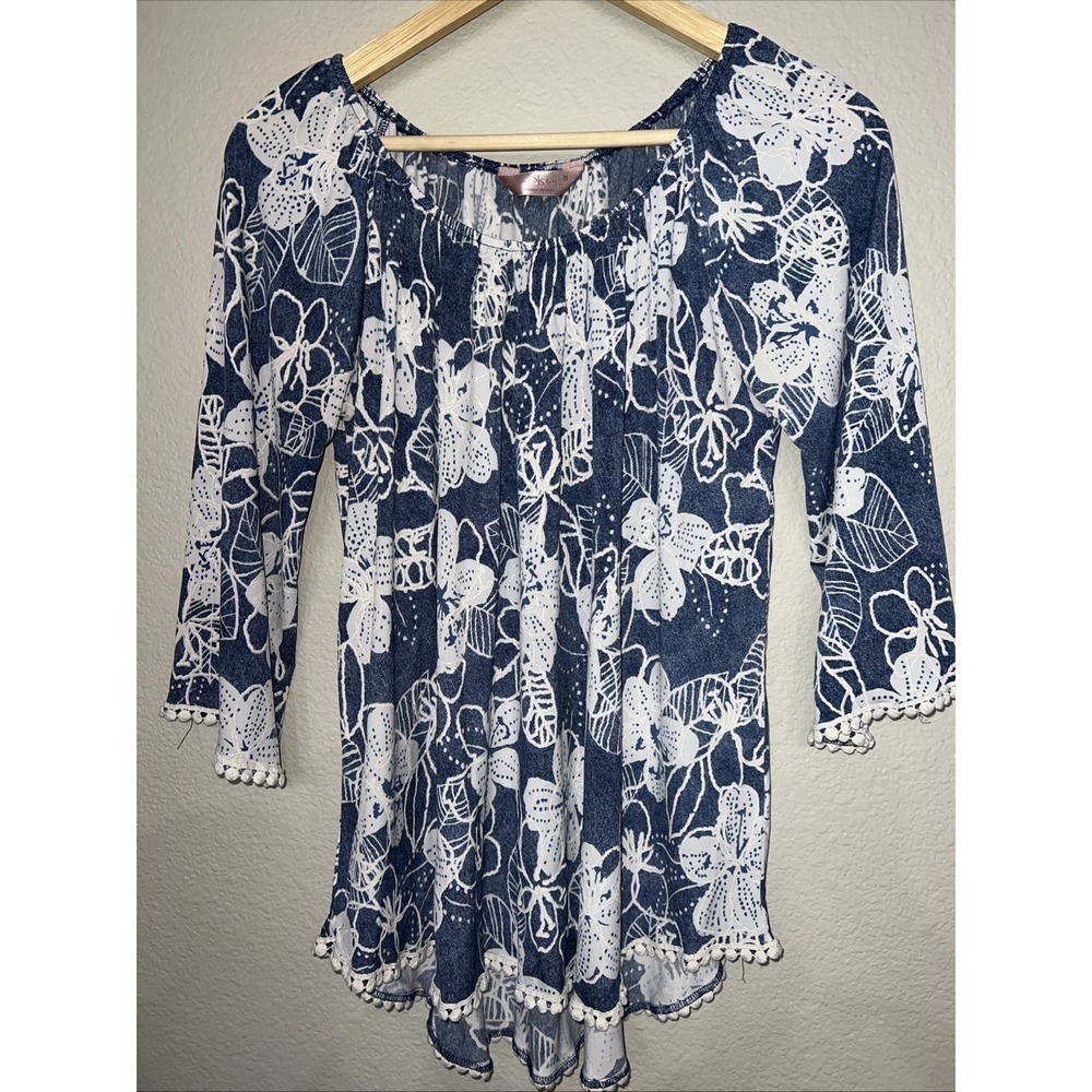 SJS Top Floral Stretch BLU/WHI Textured Scoop Neck Flowy Blouse MEDIUM